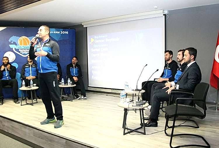 Türk Telekom Basketbol Takımı Arte Koleji'nde ... gorseli